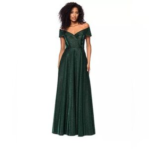 Xscape gown in pine/black. Size 6.
